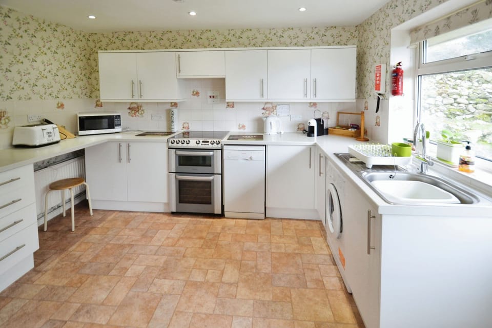 Oven, stovetop, dishwasher, highchair