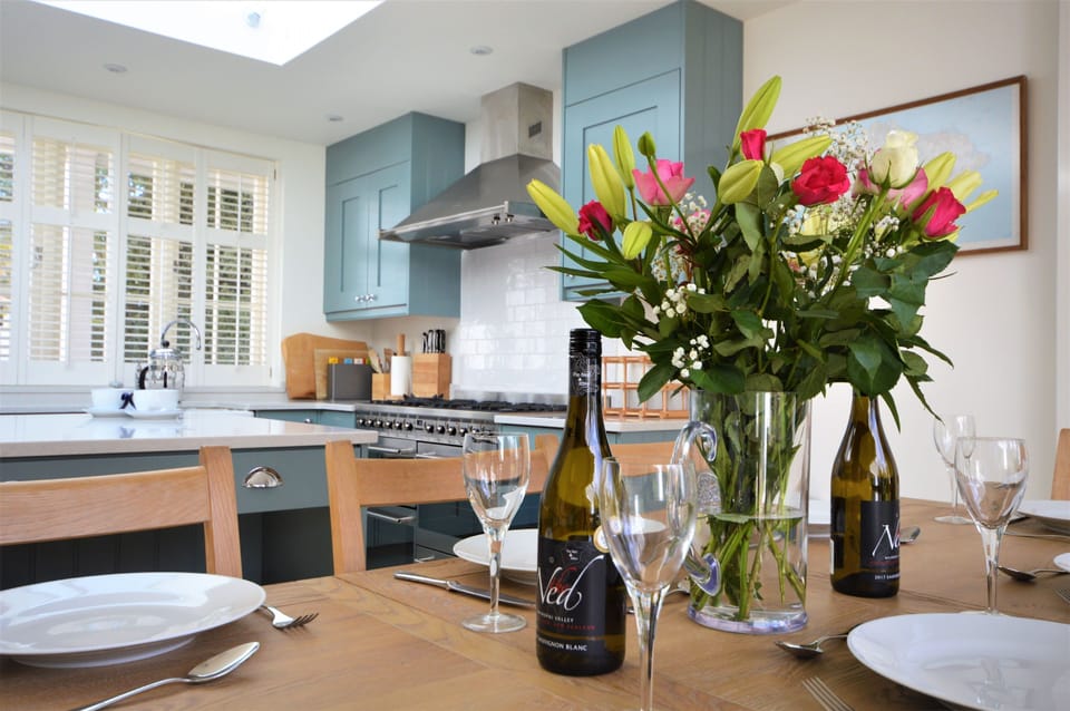 Cottage | Private kitchen | Fridge, microwave, oven, stovetop
