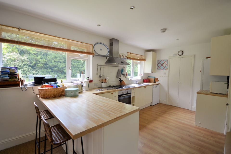 Cottage | Private kitchen | Oven, stovetop, dishwasher, highchair
