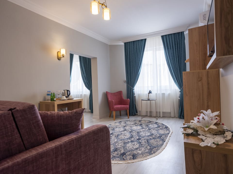 Comfort Studio Suite | Living area | LCD TV