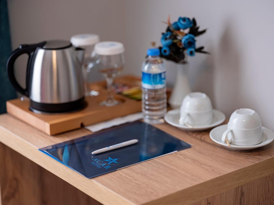 Electric kettle, highchair