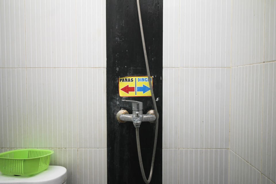 Standard Double Room | Bathroom | Shower, towels