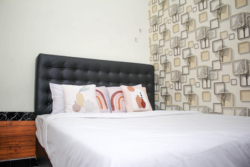 Standard Double Room | Free WiFi, bed sheets