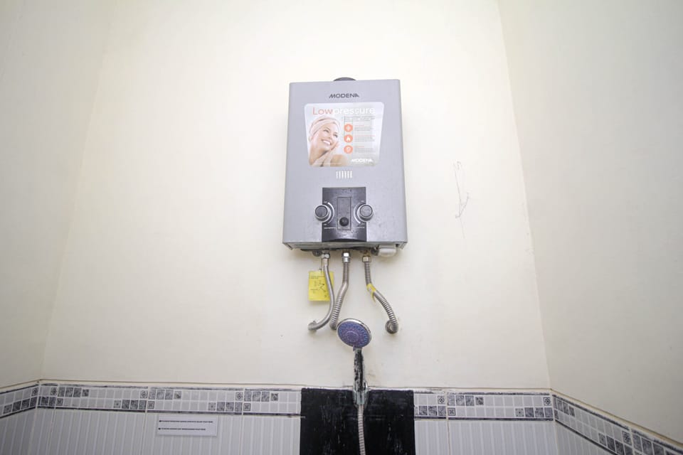 Standard Double Room | Bathroom | Shower, towels