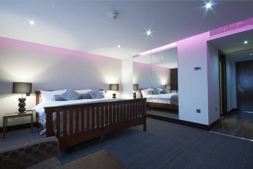 Deluxe Double Room | In-room safe, desk, soundproofing, WiFi (free)