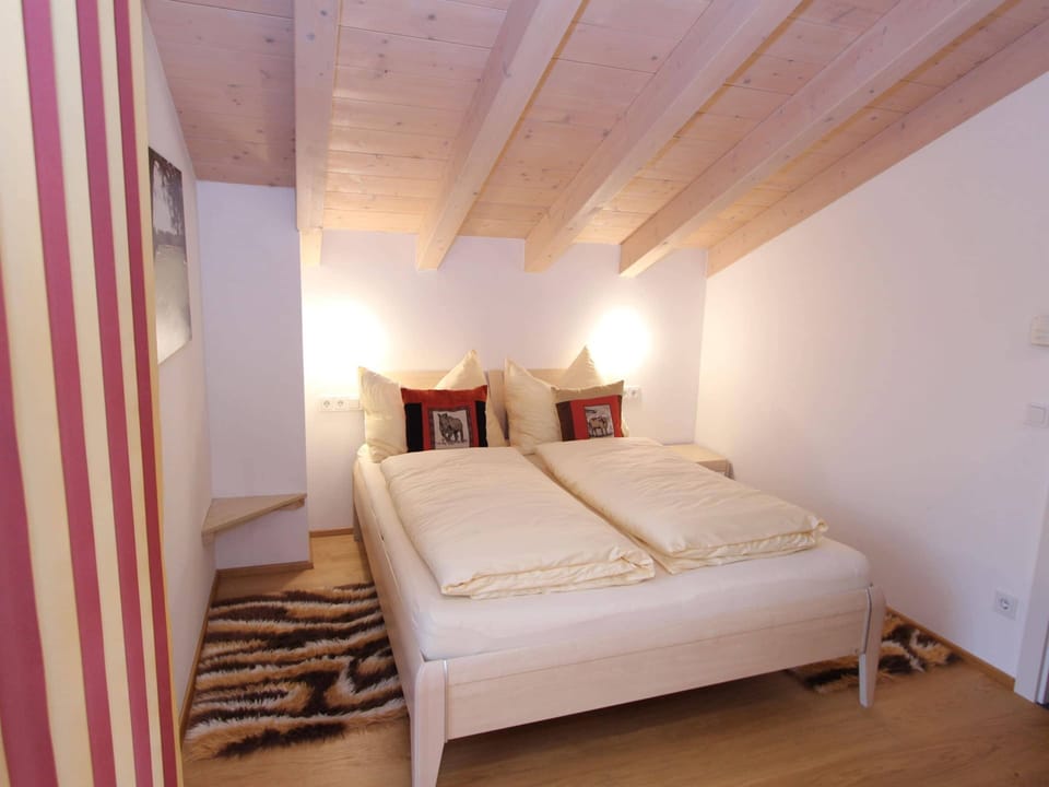 Apartment | 4 bedrooms, bed sheets