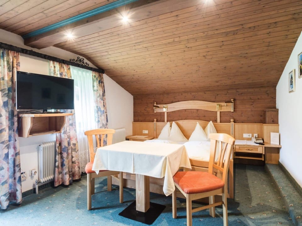Apartment | Dining