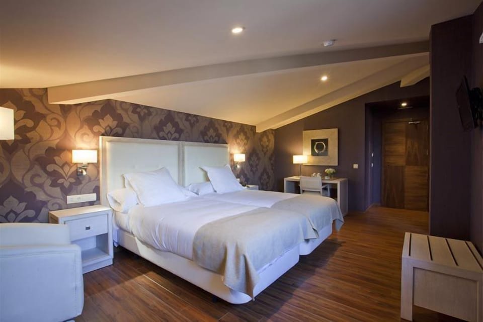Premium bedding, pillowtop beds, minibar, in-room safe