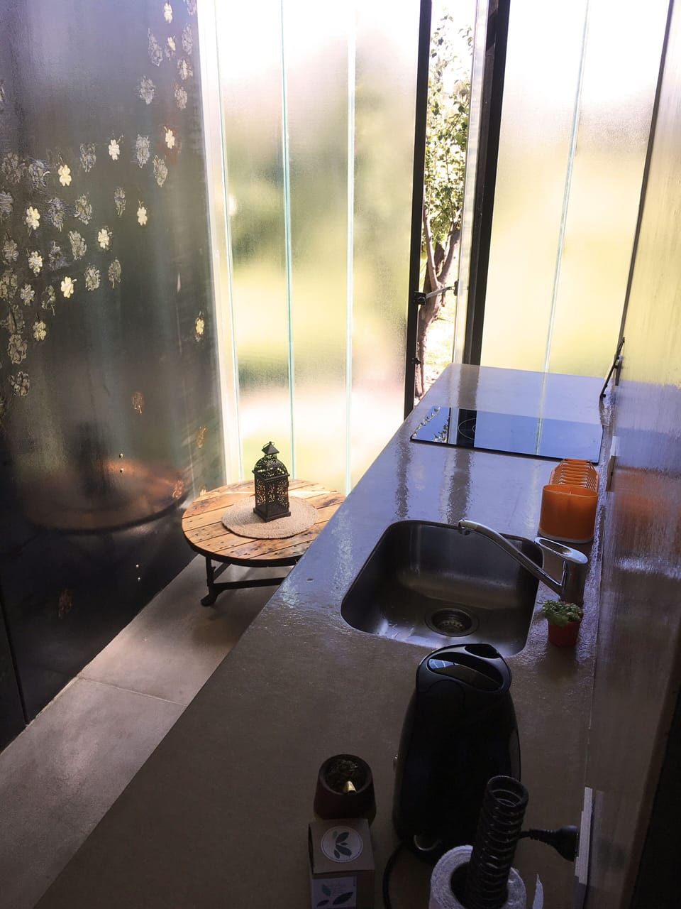 Design Cabin, 1 Queen Bed, Garden View | Private kitchen | Microwave, cookware/dishes/utensils