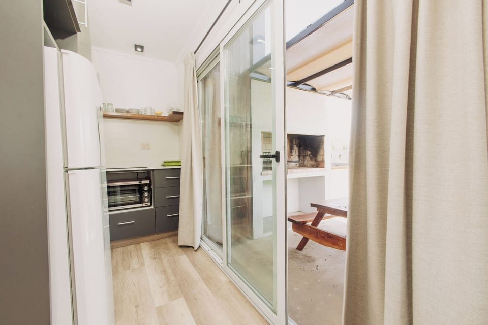Comfort Cabin, 2 Bedrooms, Hill View | Private kitchen | Microwave, cookware/dishes/utensils