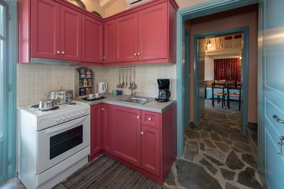 Apartment | Private kitchen | Full-size fridge, oven, stovetop, dishwasher
