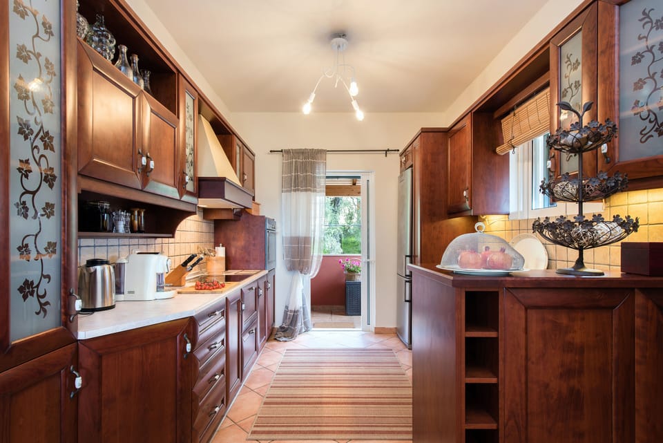 House, 3 Bedrooms | Private kitchen | Coffee/tea maker, full-size fridge, oven, stovetop