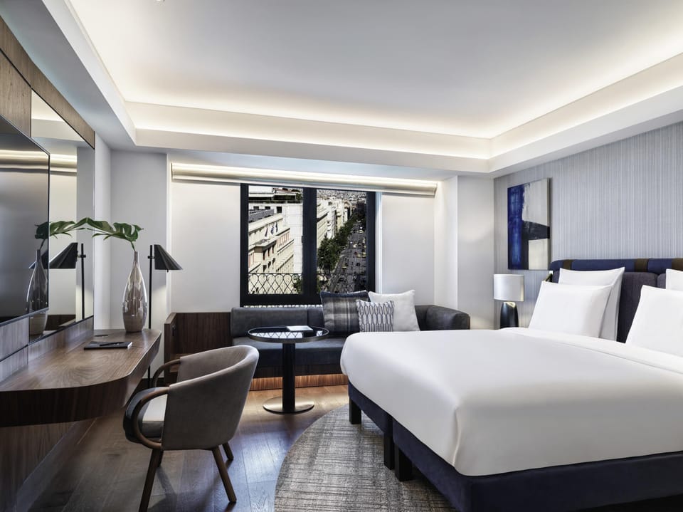 Deluxe Room, 1 King Bed | Premium bedding, down comforters, Select Comfort beds, minibar