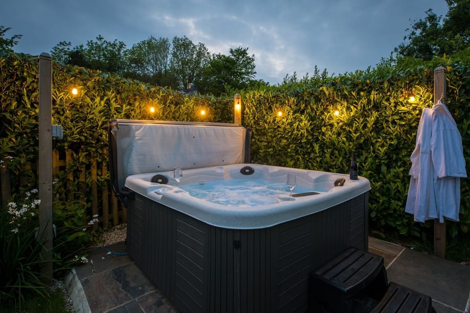 Threshing Barn hot tub