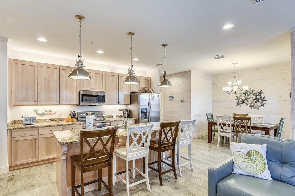 Large Fully Equipped Kitchen with Seating at the Breakfast Bar