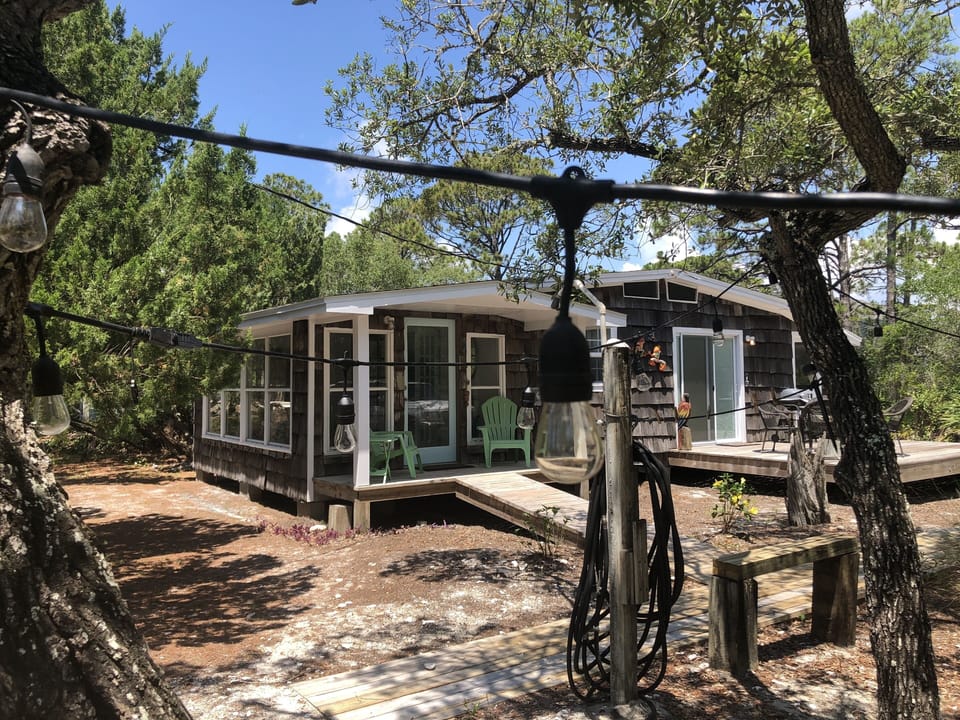 Quaint and Cozy outdoor living, 2 blocks over from the beach walk over on 11th. 