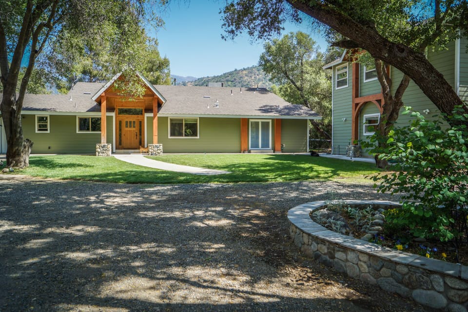 Entrance view of Kaweah Chakra. Parking for up to 8 cars.