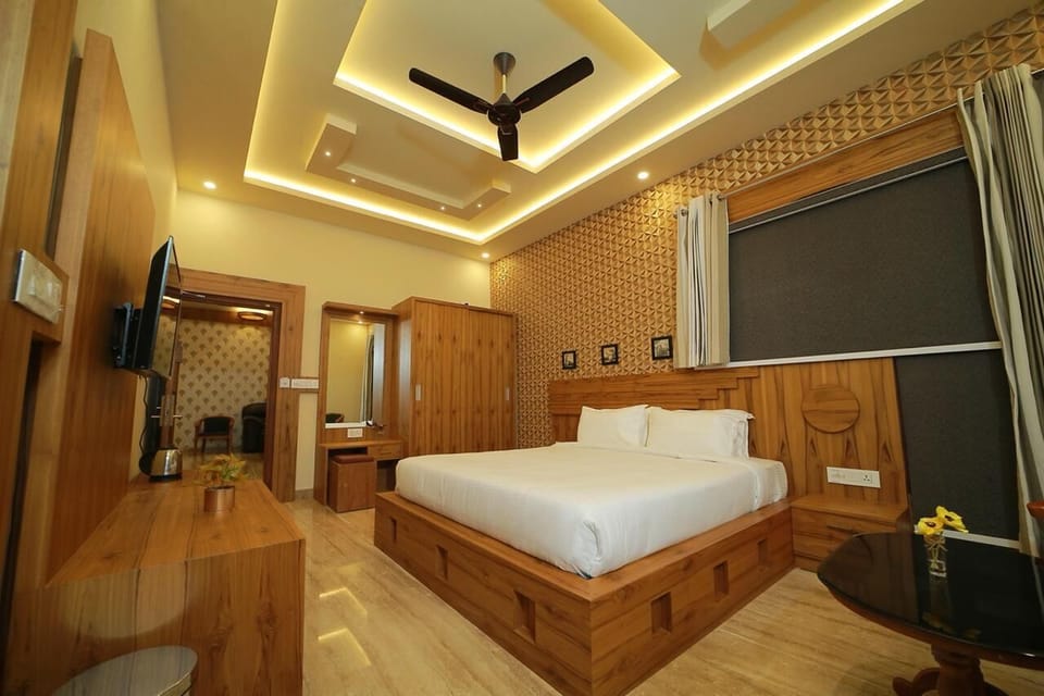 Premium bedding, minibar, individually furnished, desk