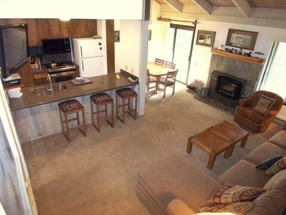 Livingroom Pic2