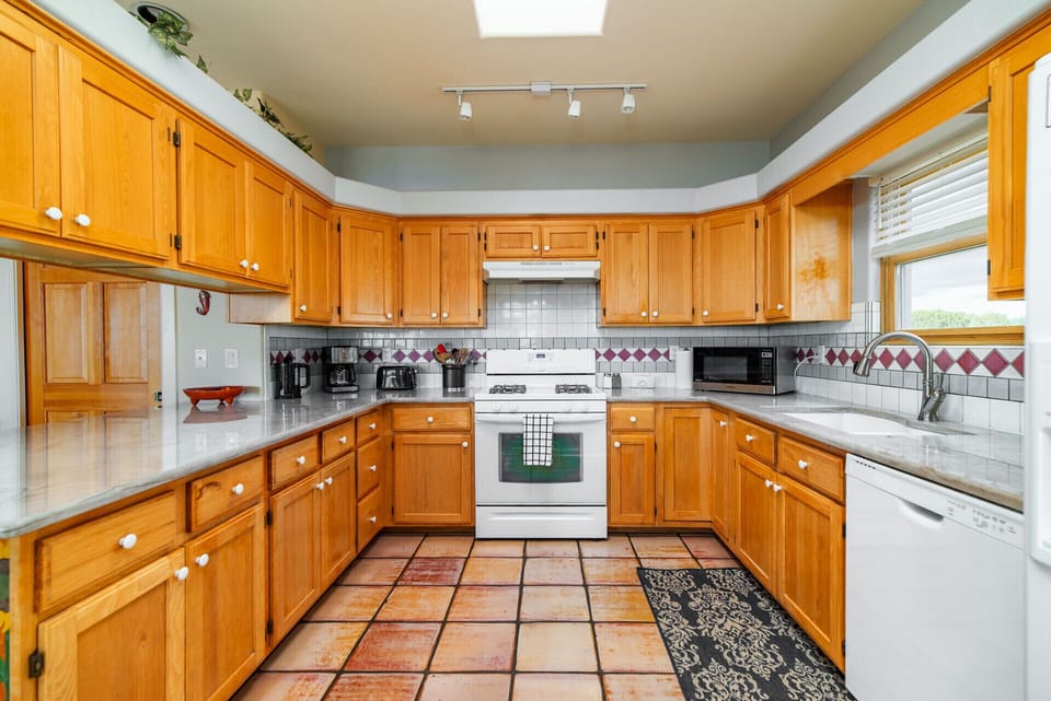 Chef’s Kitchen - Cook here or enjoy Santa Fe’s world class restaurants.
