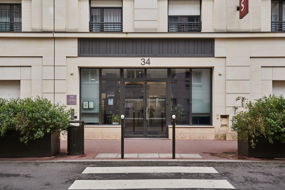 Welcoming main entrance located just a short walk from shops and public transit.