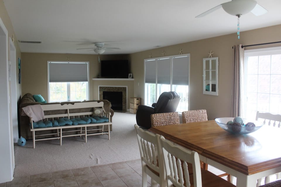 Living Room/Dining
