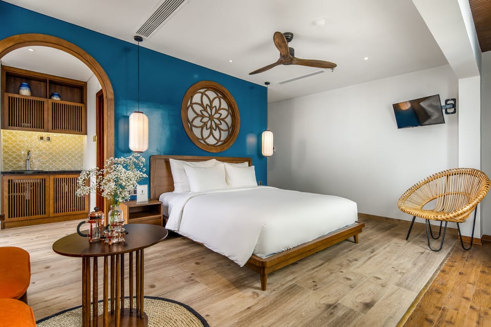 Suite, City View | Blackout drapes, soundproofing, iron/ironing board (on request)