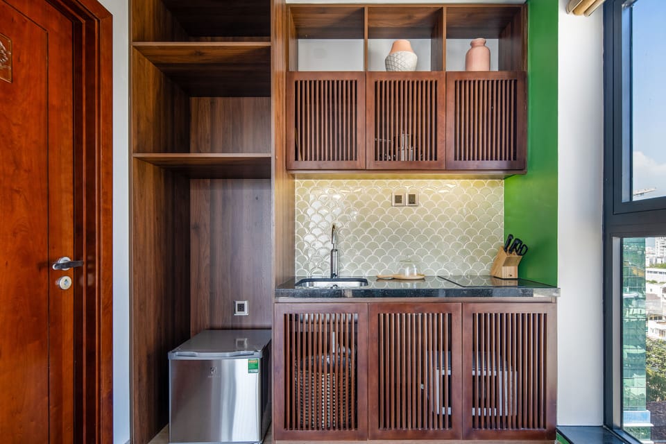 Loft, 1 King Bed, Bathtub, River View | Private kitchenette | Mini-fridge, stovetop, dining table