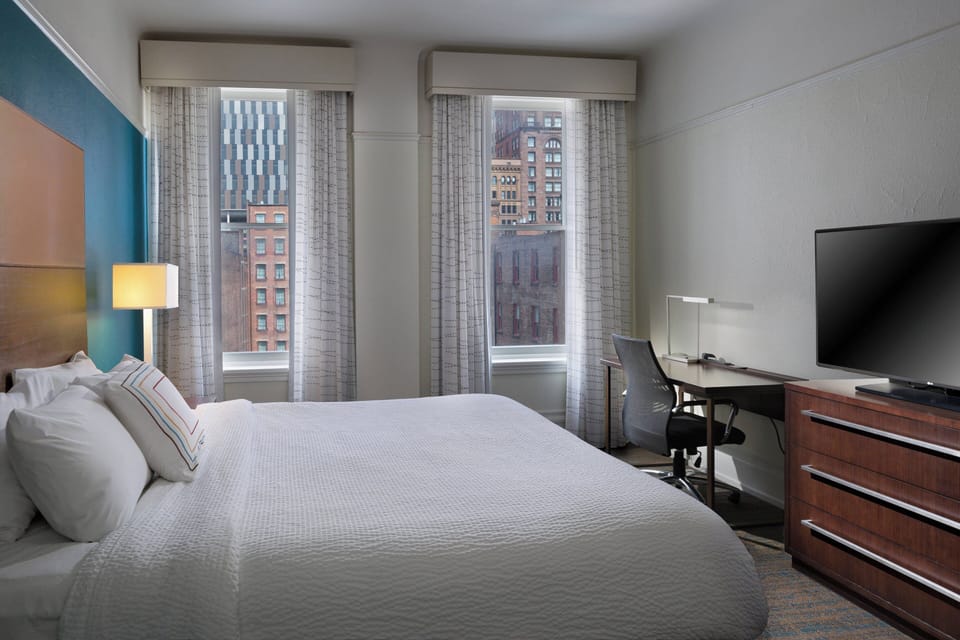 Suite, 2 Bedrooms | Pillowtop beds, in-room safe, desk, laptop workspace