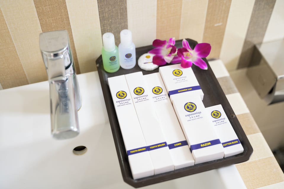 Shower, rainfall showerhead, free toiletries, hair dryer