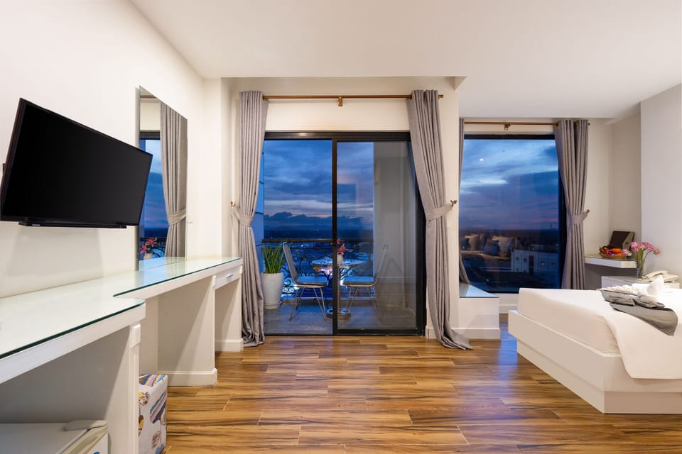 Superior Twin Room with Balcony | Egyptian cotton sheets, premium bedding, down comforters