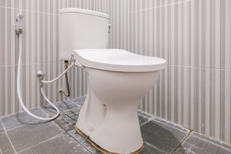 Economy Double Room | Bathroom | Shower, towels