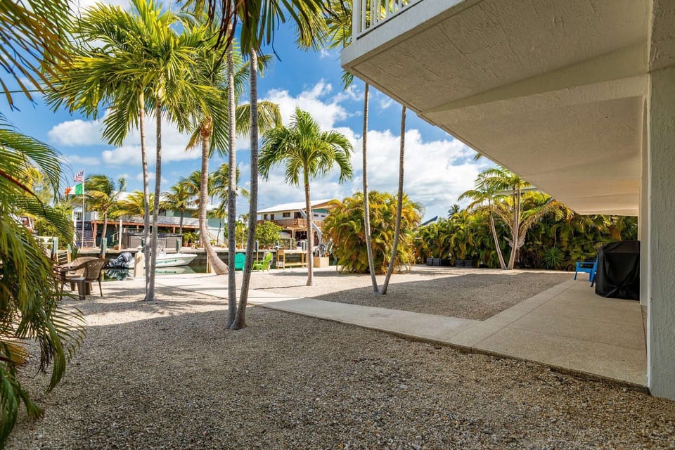 Welcome to your own private, tropical oasis at Sunny's Paradise.