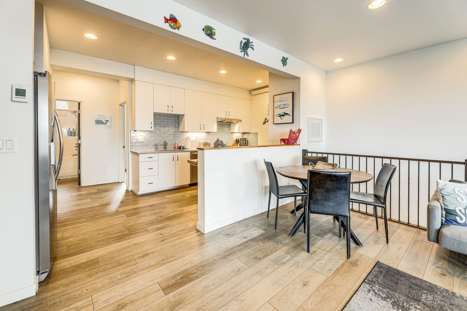 Dining Area | Dishware/Flatware Provided | Wine Cooler | 2nd Floor