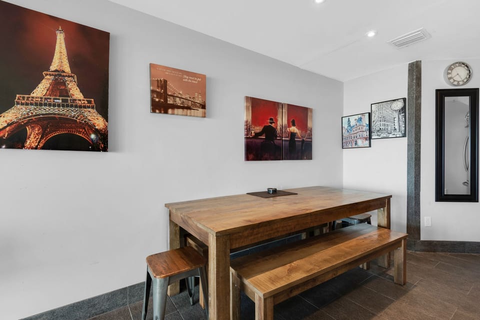 Large dining room table for the whole crew