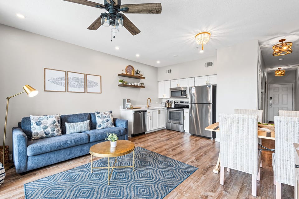 GCB206 - Living, dining & kitchen area