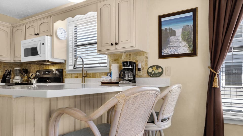 Beachwood Villas 13H Breakfast Bar