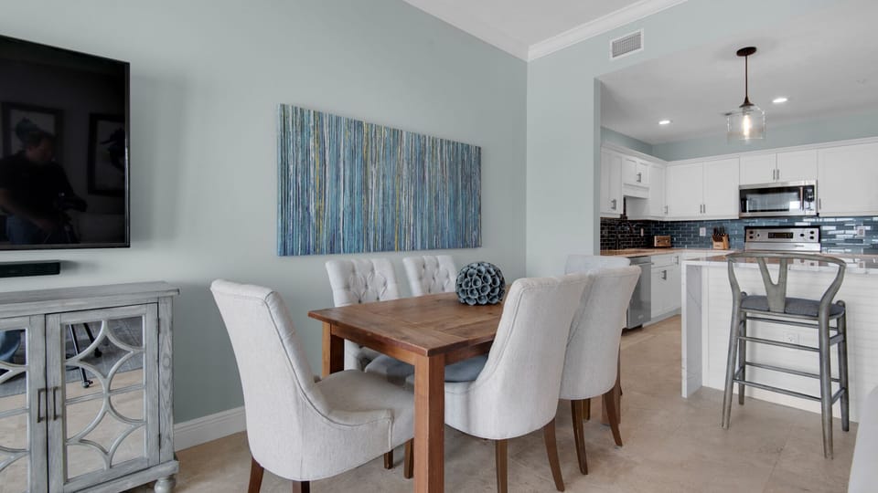 Legacy 403 Dining Area