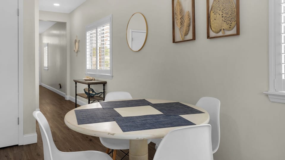 Palms B4 Dining area