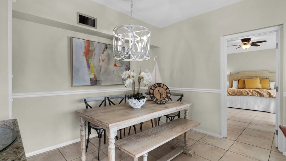 Emerald Hill 27 Dining Area