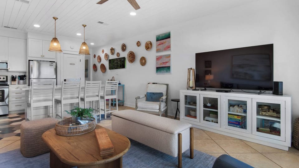 Palms C4 Living area, Large TV & Kitchen area