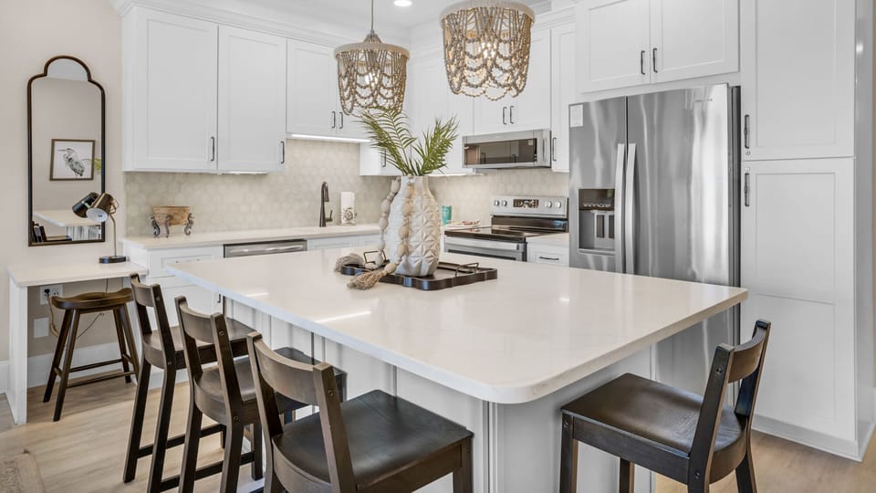 Palms C7 Dining Area and Kitchen