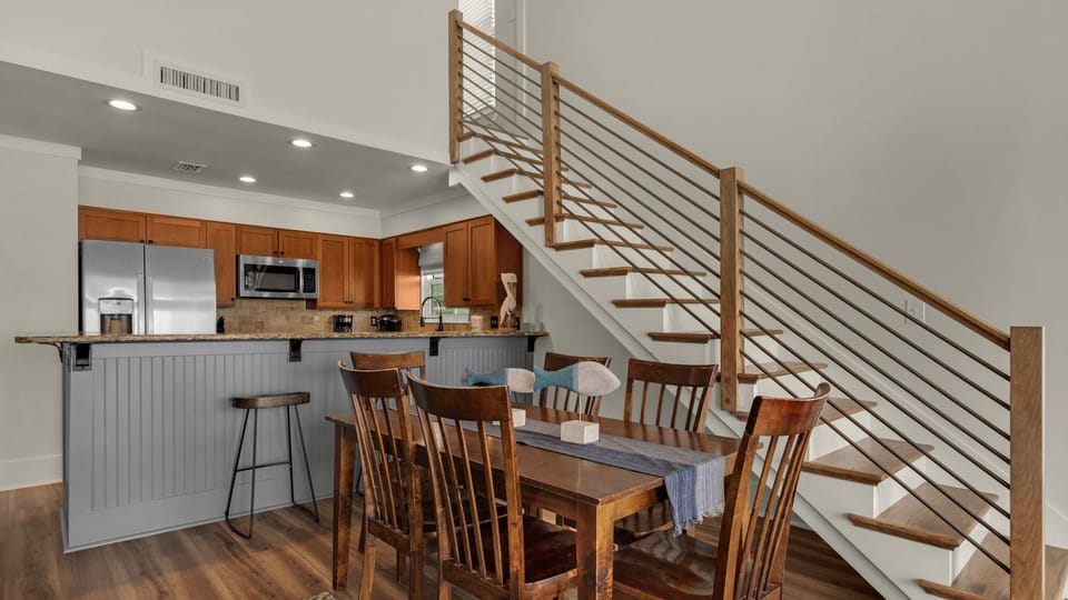 Eastern Shores 211 Dining Table