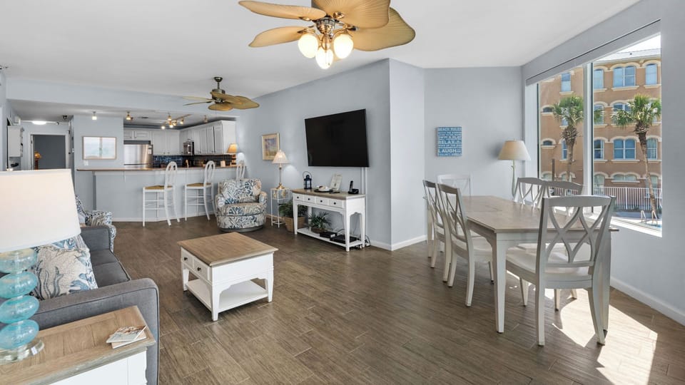 Tranquility 220 - Living & Dining area