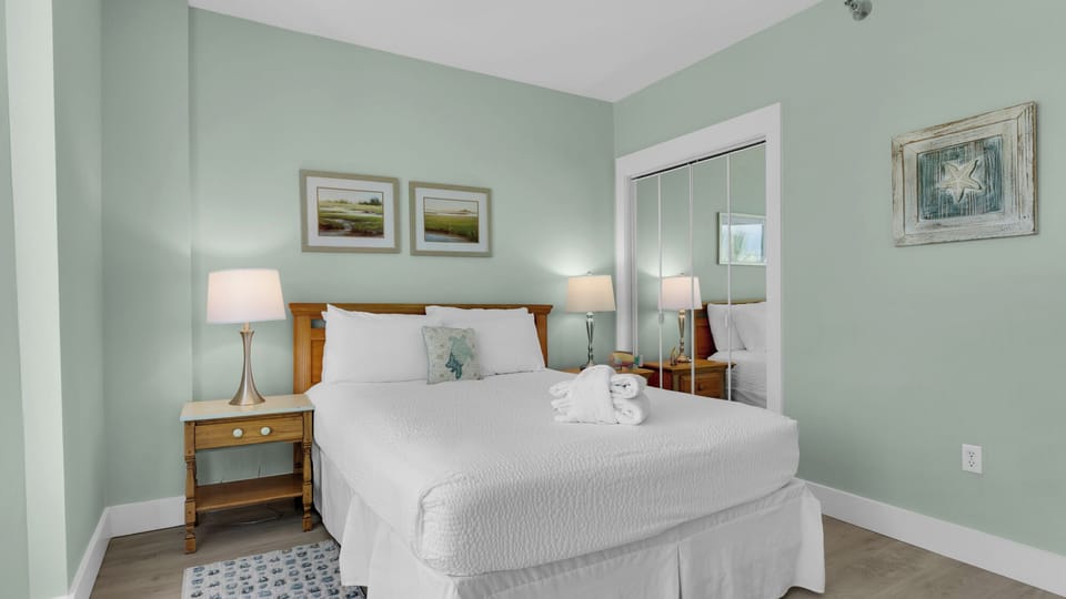 Tranquility 310 - Bedroom w/ Queen bed
