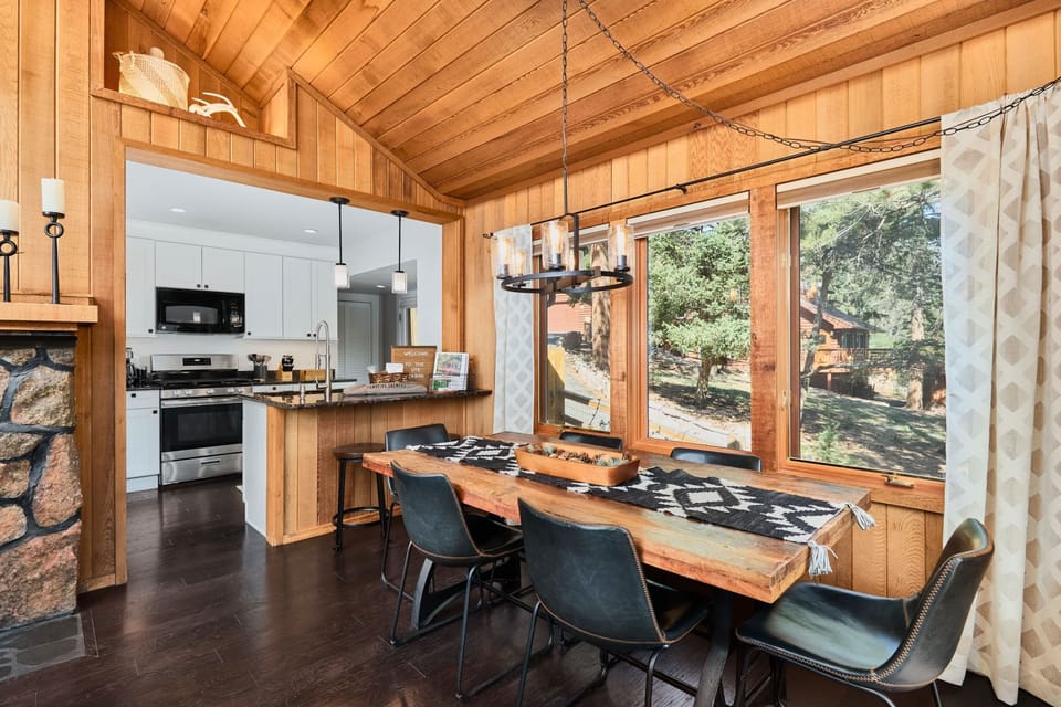 Dining Room - Seating for six