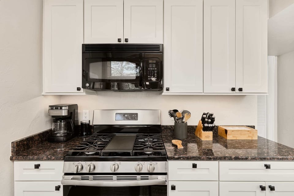 Kitchen- gas stove and oven, microwave, tea and coffee