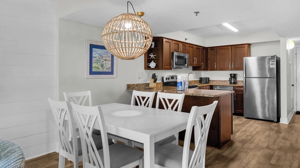BeachCrest 103 Dining area