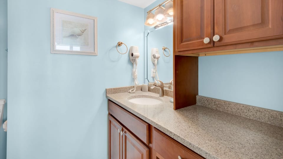 BeachCrest 306 Master Bathroom