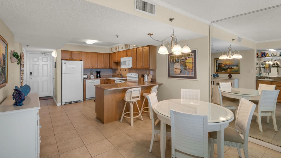 BeachCrest 404 Dining into Kitchen